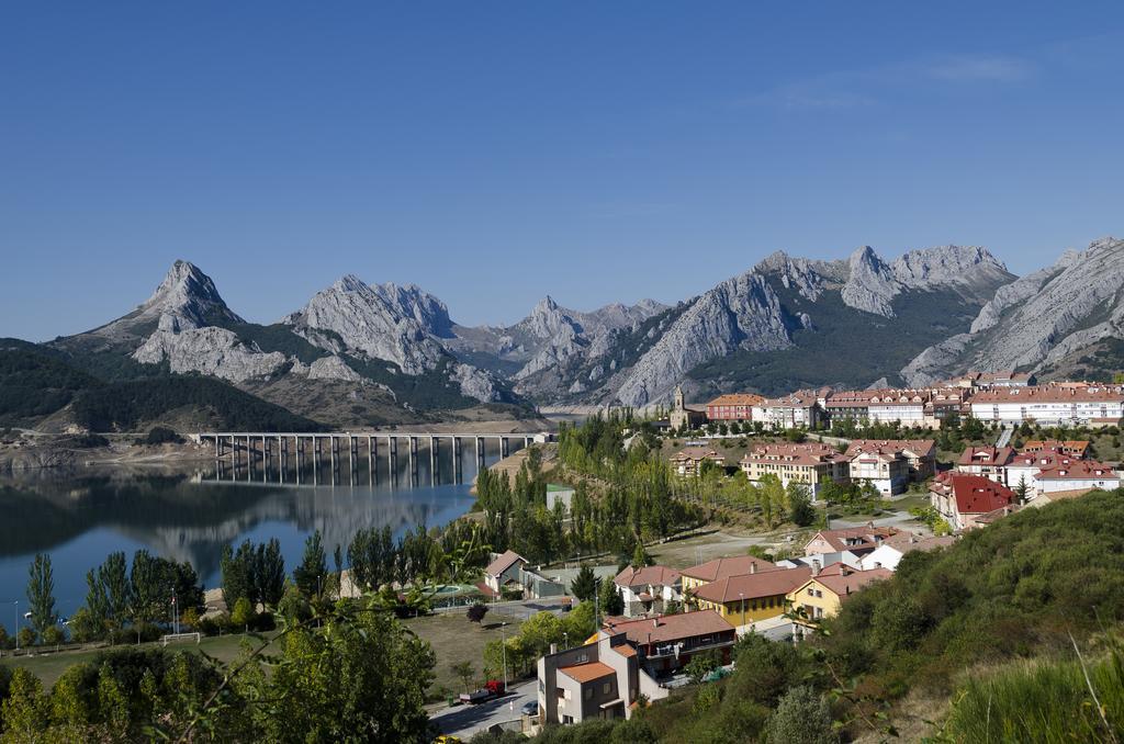 Hotel Presa Riano  Exterior photo